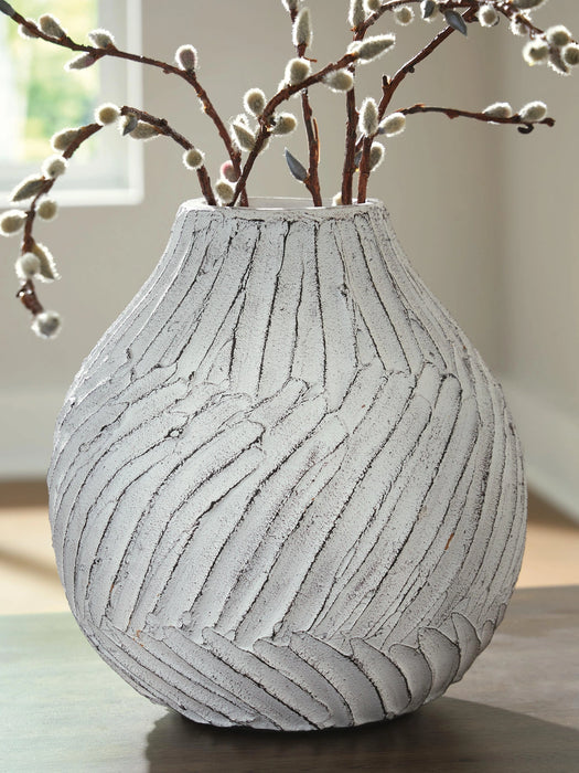 Shelvie Vase