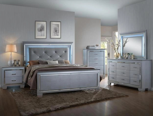 Crown Mark Furniture Lillian Queen Panel Bed in Silver image